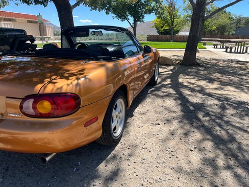 Used 2000 MAZDA MX-5 Miata RWD image 6
