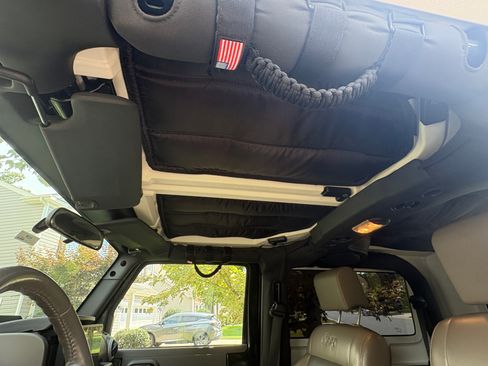 Used 2010 Jeep Wrangler Sahara AWD/4WD image 16