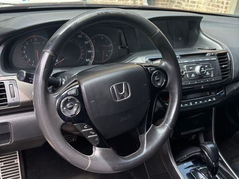 Used 2017 Honda Accord Sport image 10