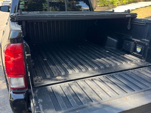 Used 2016 Toyota Tacoma TRD Sport w/ Premium & Technology Package AWD/4WD image 6