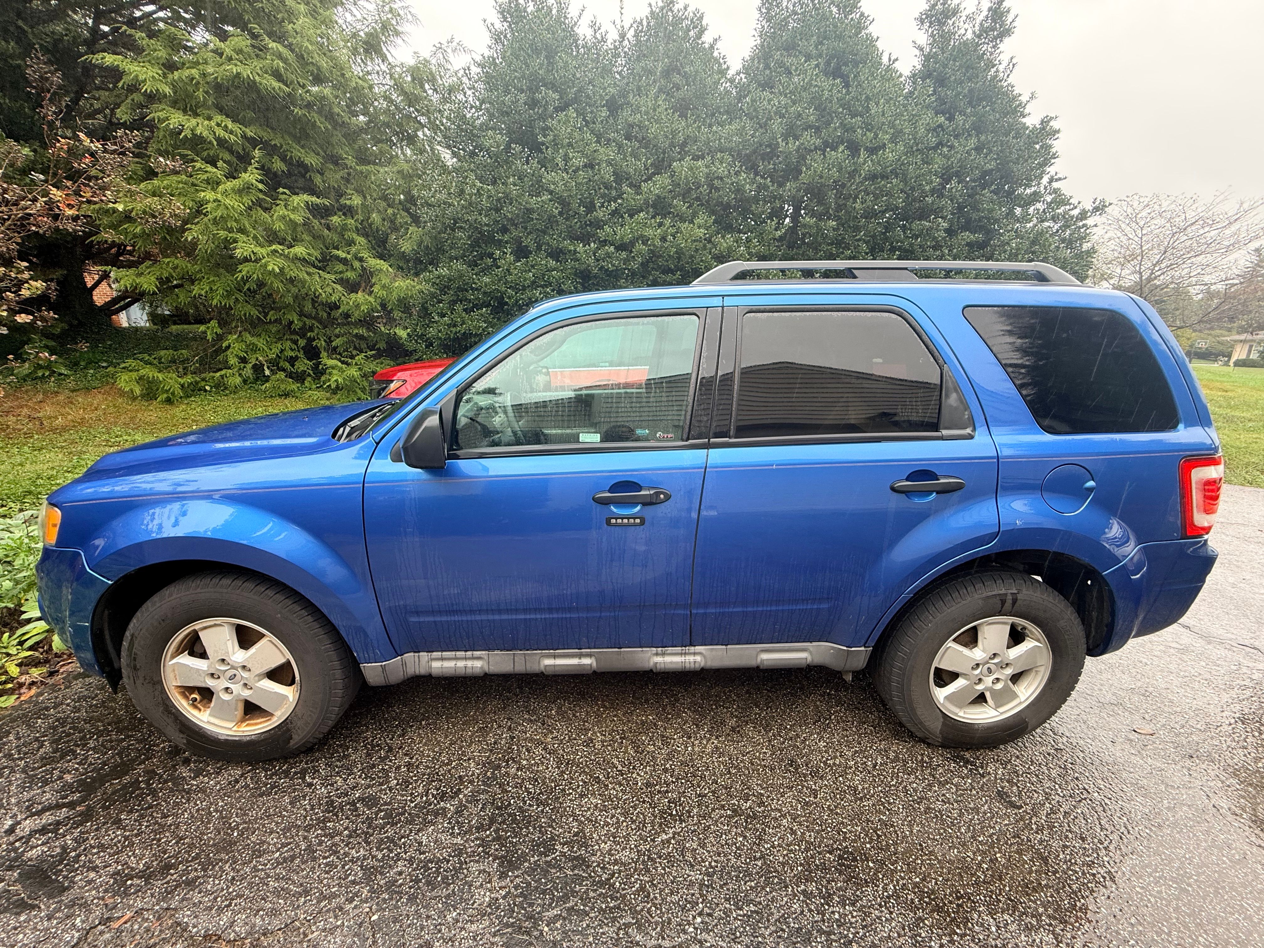 Used 2011 Ford Escape XLT FWD image 2
