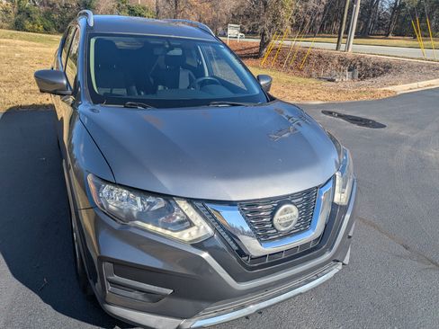 Used 2018 Nissan Rogue SV w/ Premium Package image 9