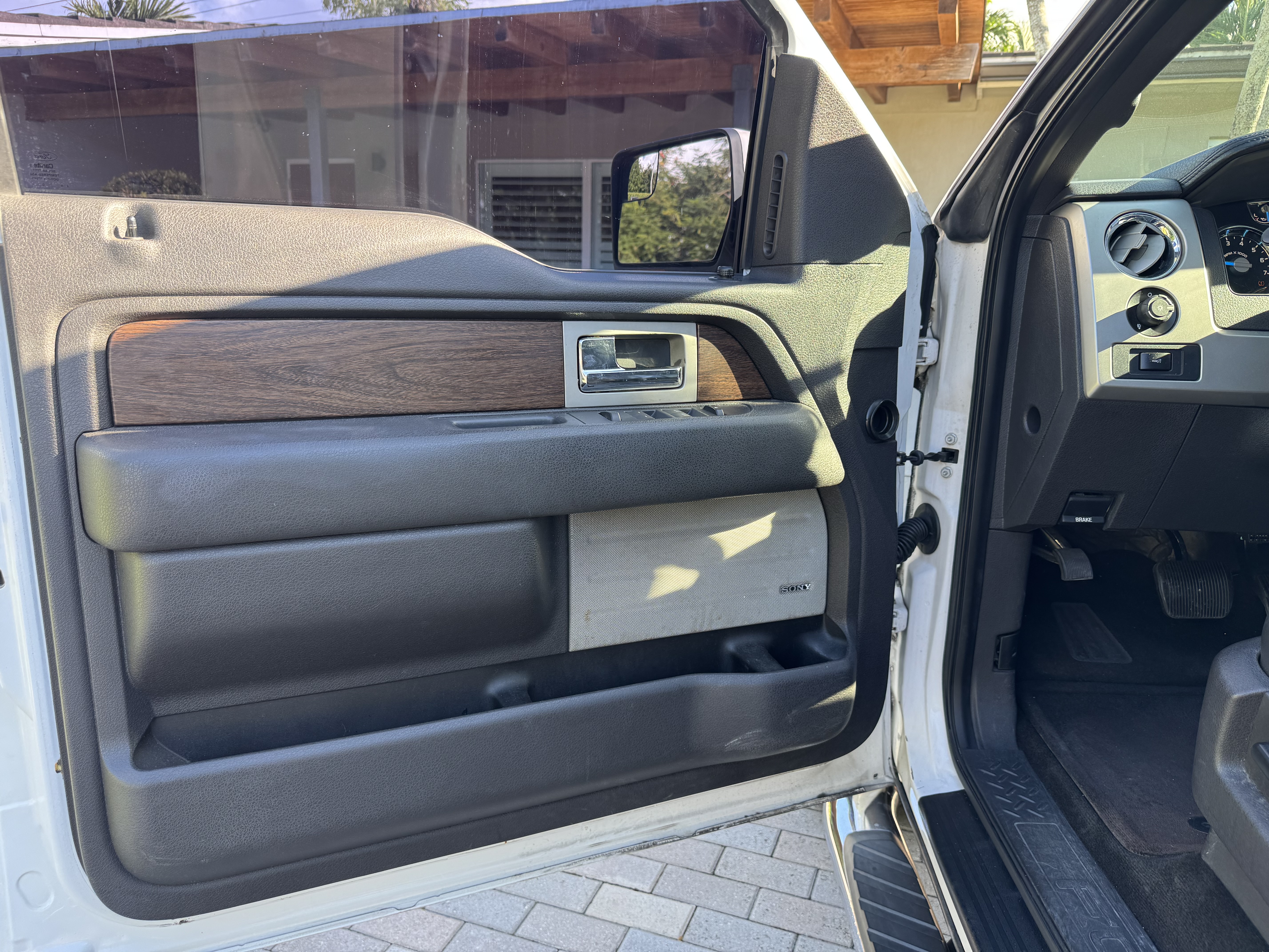 Used 2013 Ford F150 Lariat w/ Luxury Equipment Group RWD image 9