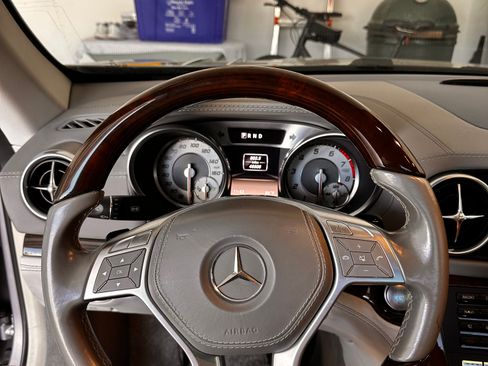Used 2013 Mercedes-Benz SL 550 image 10