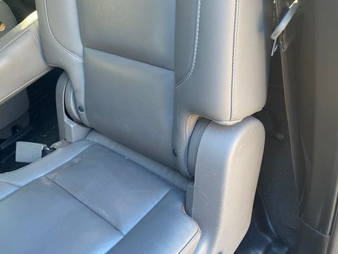 Used 2019 Chevrolet Suburban LT image 9