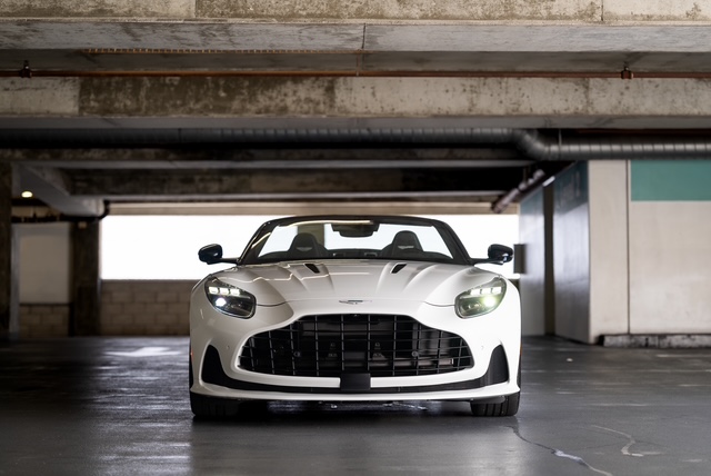 Used 2025 Aston Martin DB12 Convertible RWD image 5