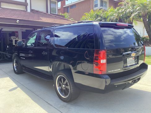 Used 2012 Chevrolet Suburban LT RWD image 8