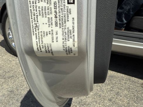 Used 2004 Chevrolet SSR w/ Preferred Equipment Group image 25