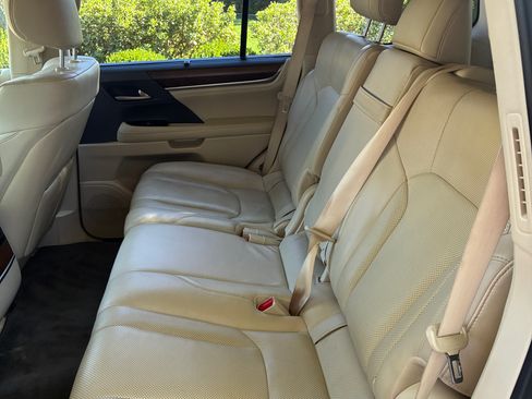 Used 2020 Lexus LX 570 4WD w/ Luxury Package image 22