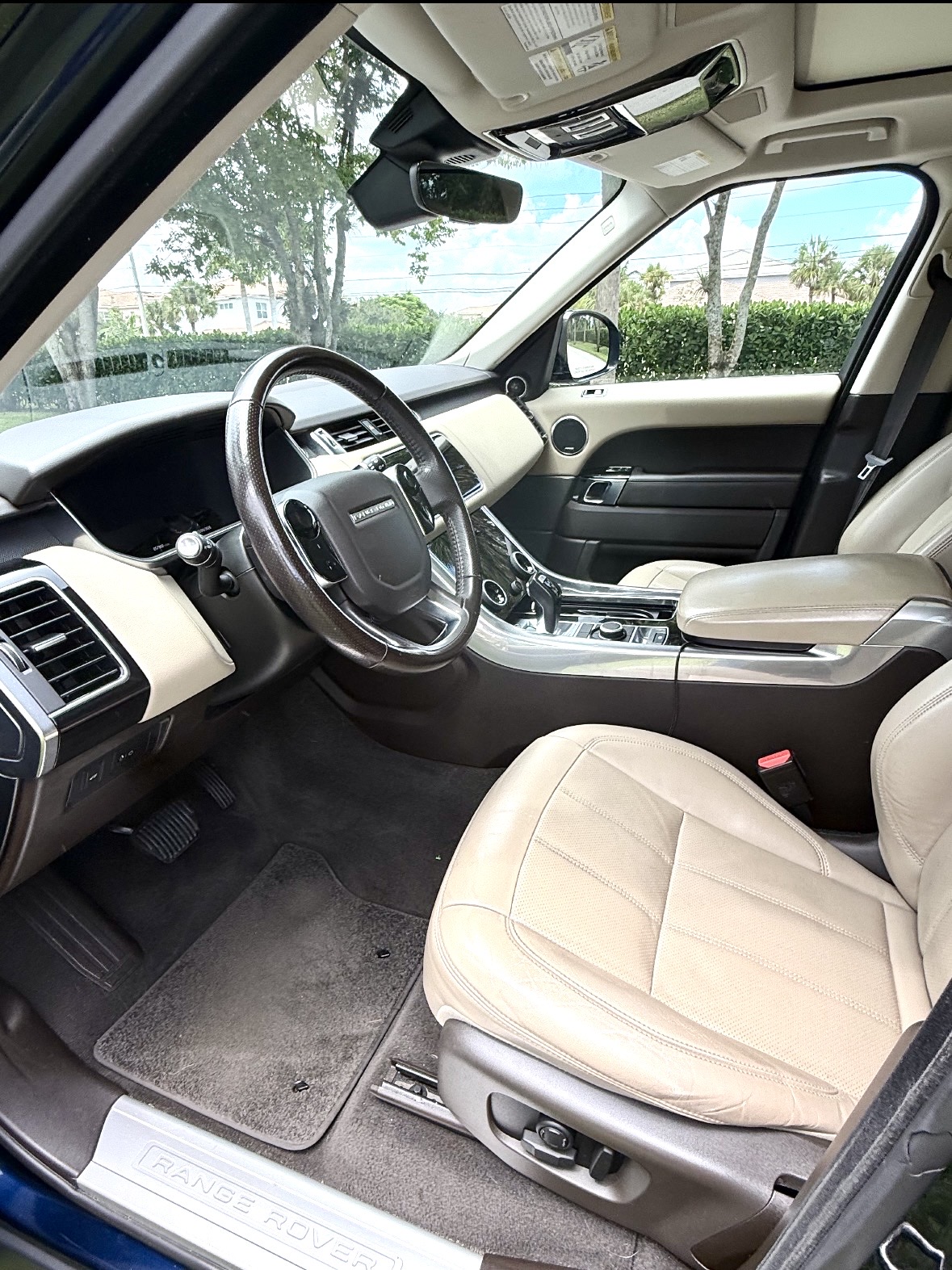 Used 2020 Land Rover Range Rover Sport HSE AWD/4WD image 2