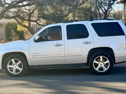 Used 2013 Chevrolet Tahoe LTZ image 2
