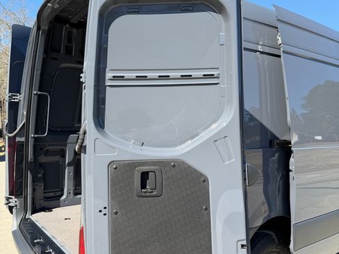 Used 2022 Mercedes-Benz Sprinter 2500 image 18
