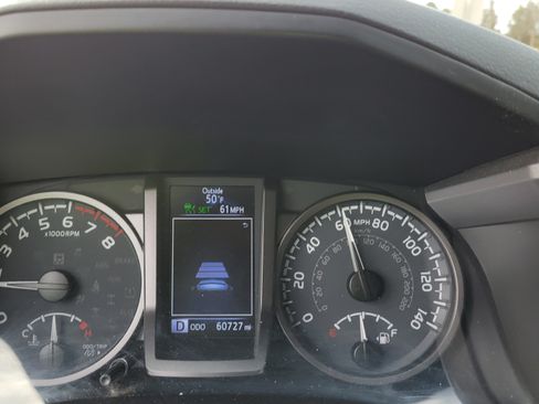 Used 2021 Toyota Tacoma TRD Off-Road image 12