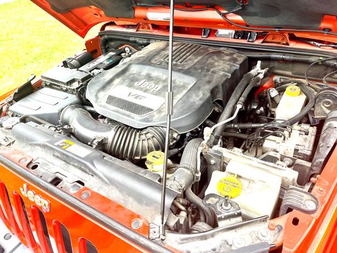 Used 2015 Jeep Wrangler Unlimited Sahara w/ Trailer Tow Group image 16