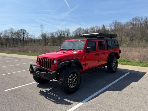 Used 2020 Jeep Gladiator Sport w/ Quick Order Package 24S image 2