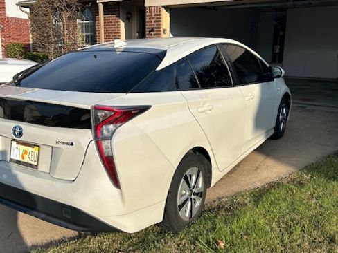 Used 2017 Toyota Prius Three Touring image 10