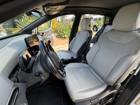 Used 2021 Volkswagen ID.4 Pro S RWD image 12