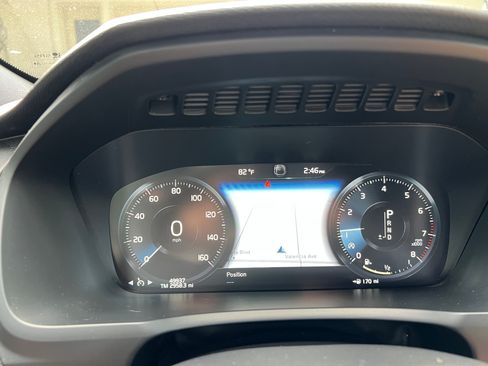 Used 2017 Volvo XC90 T6 Momentum w/ Vision Package image 8