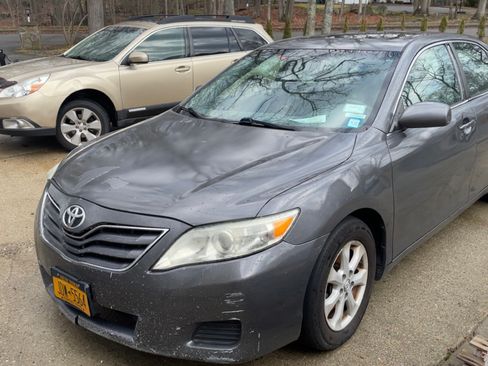Used 2011 Toyota Camry LE w/ LE Extra-Value Pkg image 1