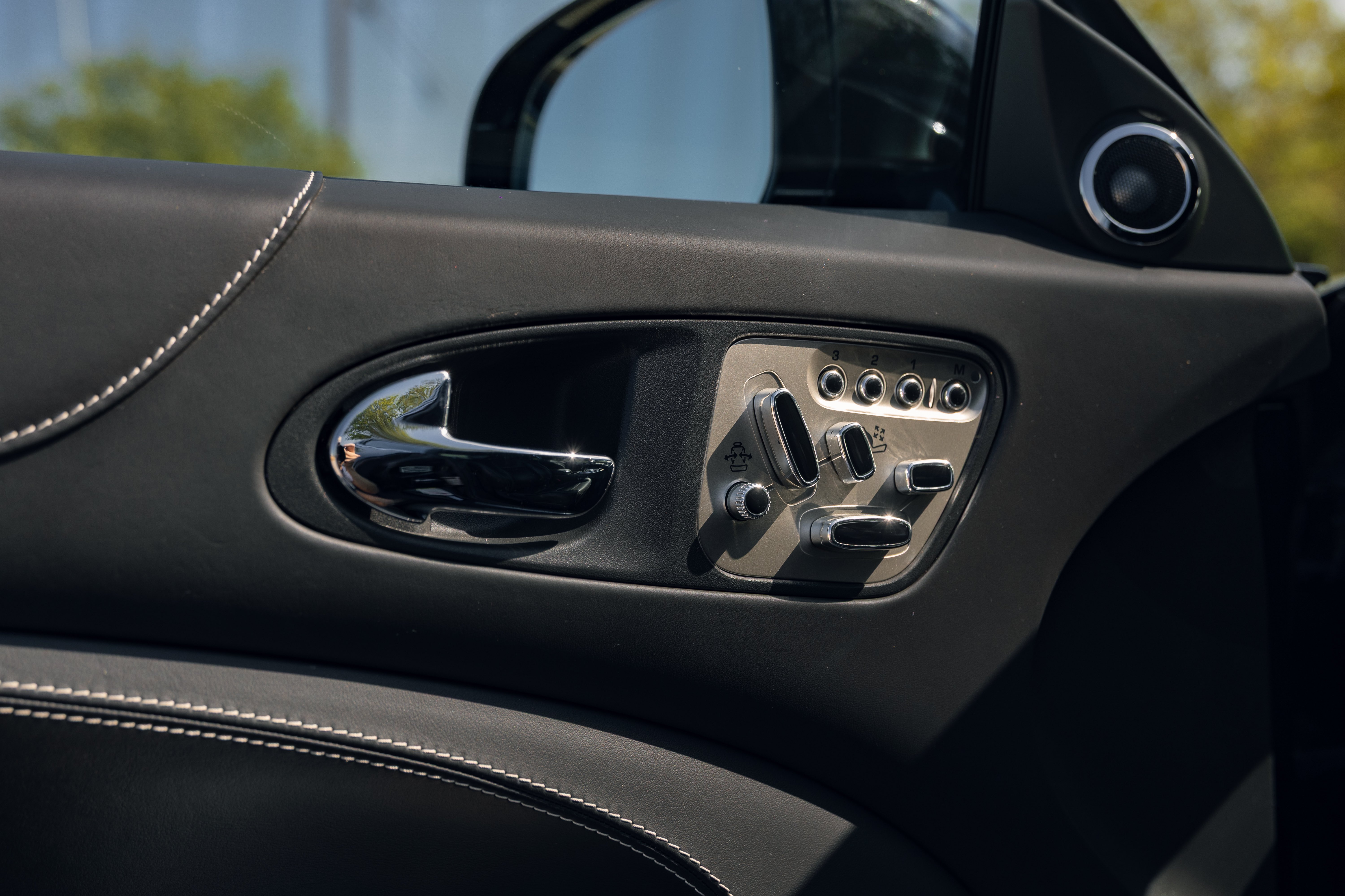 Used 2011 Jaguar XK R RWD image 29