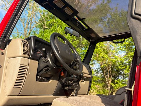 Used 2004 Jeep Wrangler Rubicon AWD/4WD image 14