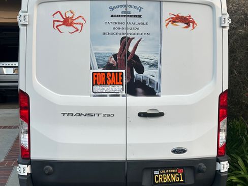 Used 2019 Ford Transit 250 Medium Roof image 5