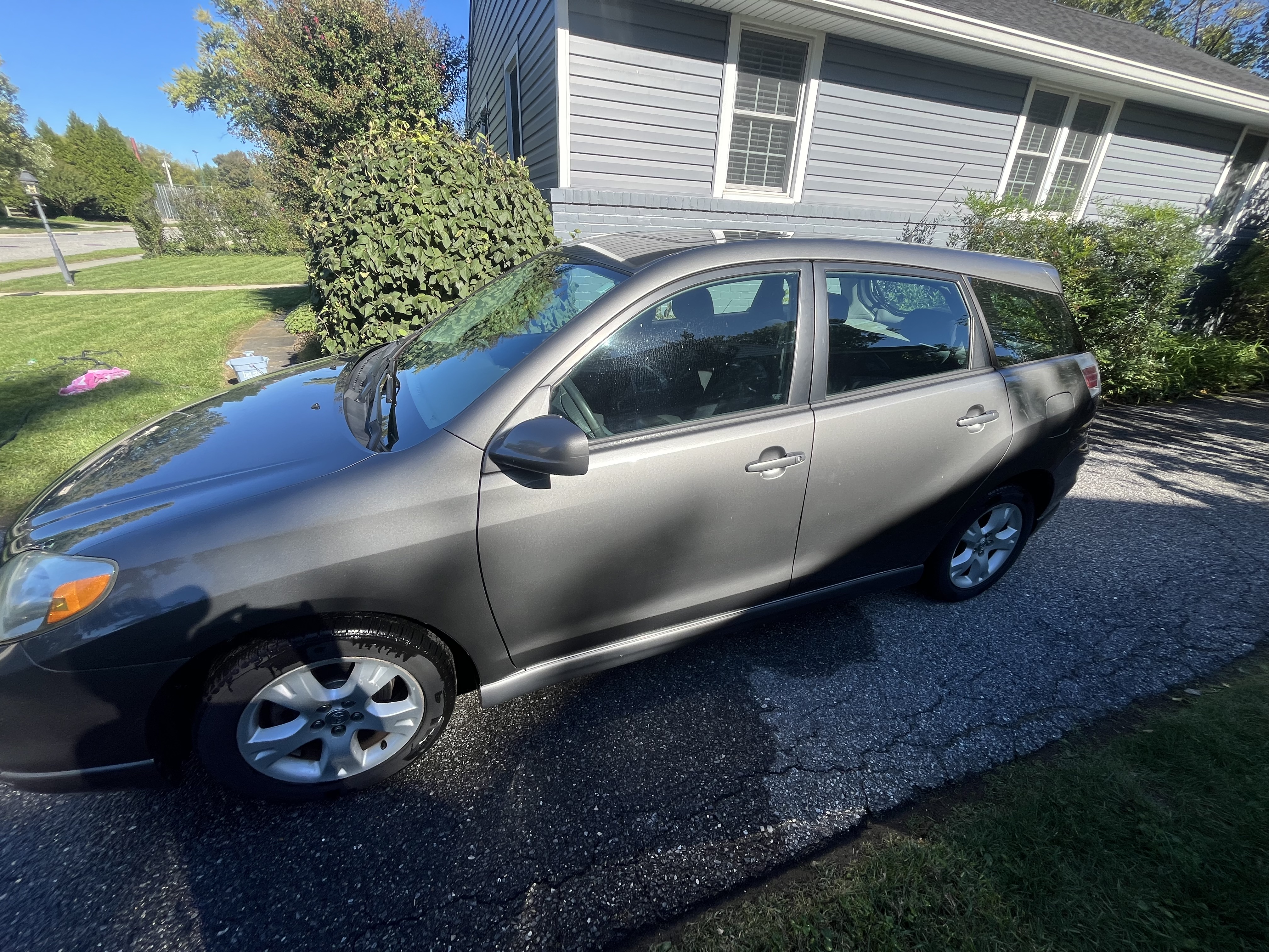 Used 2005 Toyota Matrix XR FWD image 1