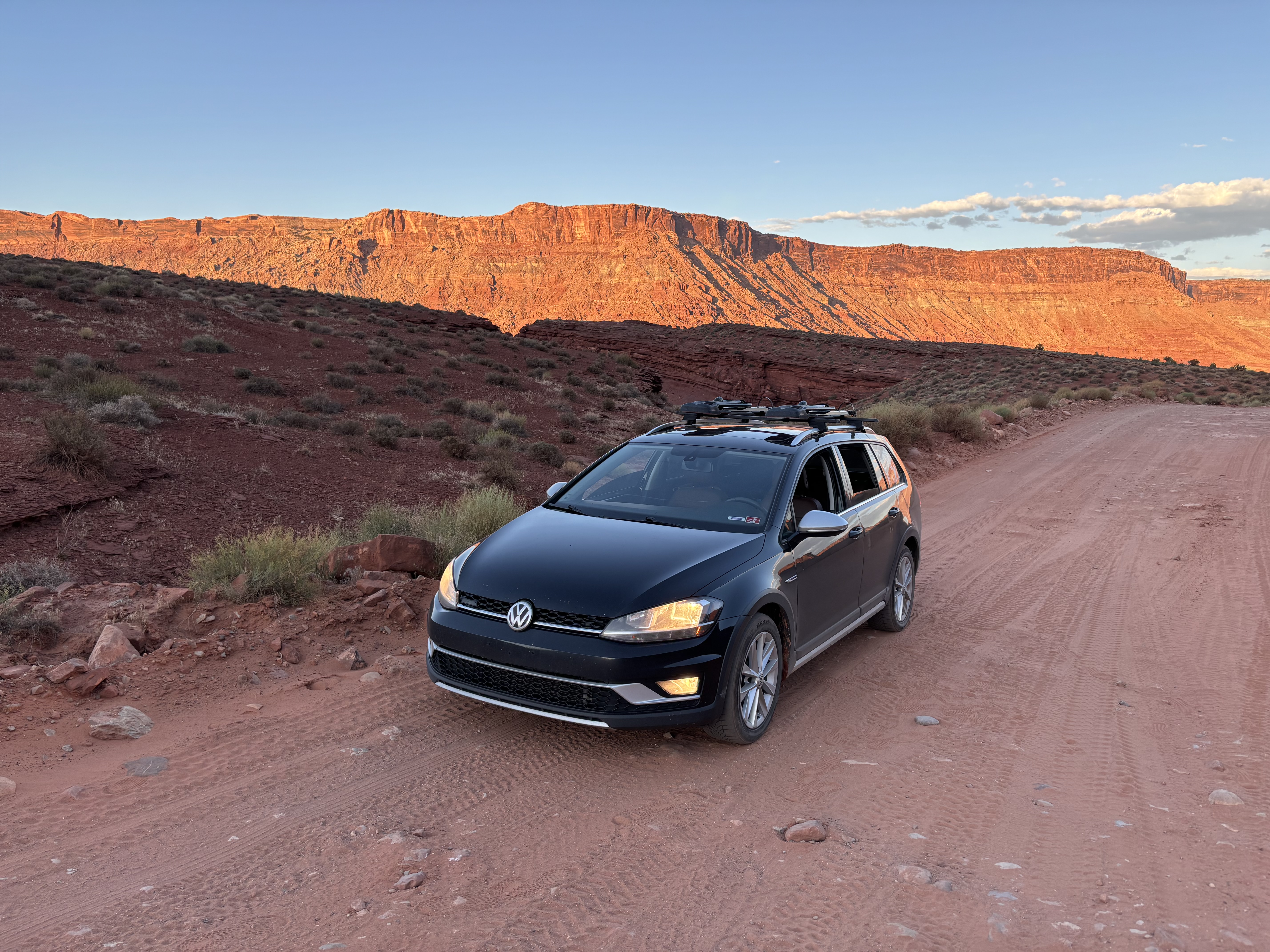 Used 2018 Volkswagen Golf Alltrack SE AWD/4WD image 13