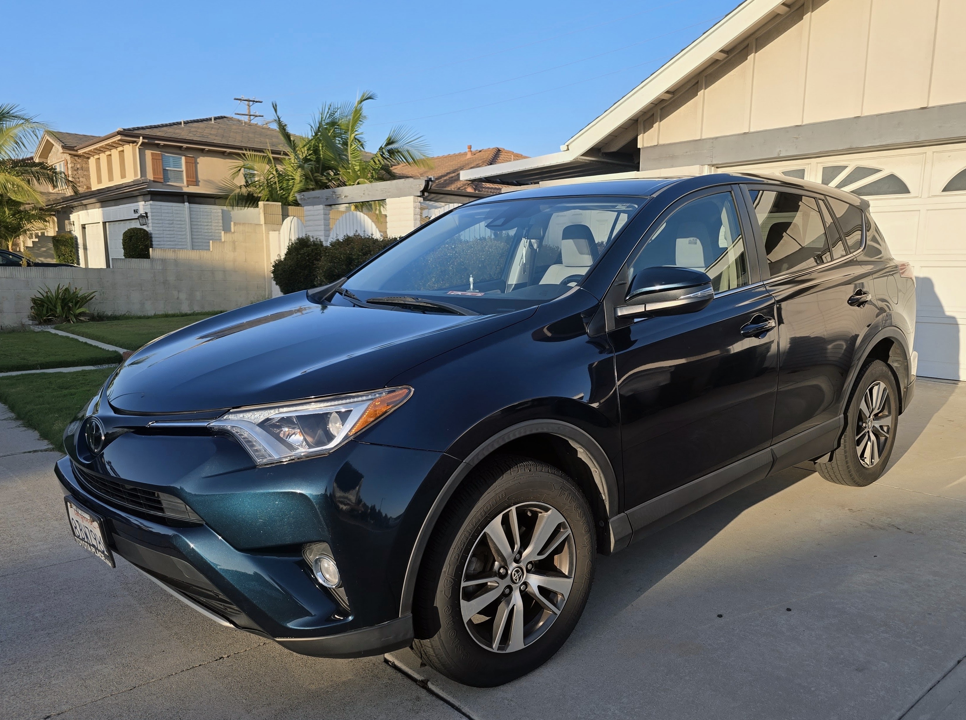 Used 2018 Toyota RAV4 XLE w/ All Weather Liner Package FWD image 5