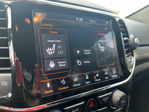 Used 2019 Jeep Grand Cherokee Altitude image 12