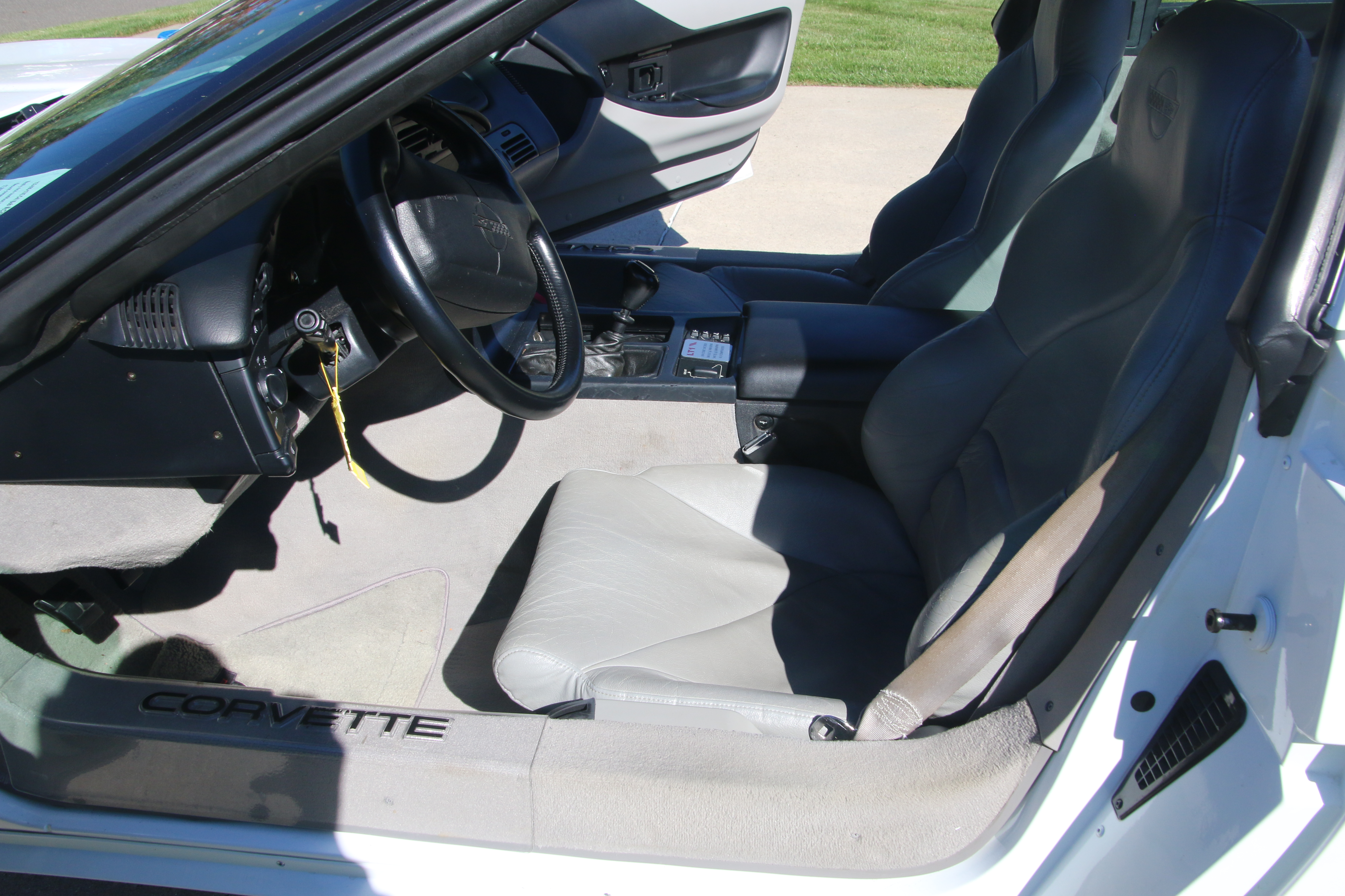 Used 1994 Chevrolet Corvette Coupe RWD image 6