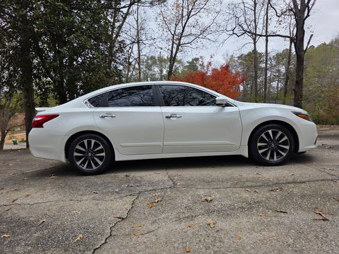 Used 2017 Nissan Altima 2.5 SL w/ 2.5 Technology Package image 9
