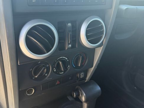 Used 2008 Jeep Wrangler Unlimited Sahara w/ Dual Top Group AWD/4WD image 19