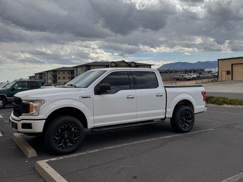 Used 2018 Ford F150 XLT w/ Equipment Group 302A Luxury AWD/4WD image 4