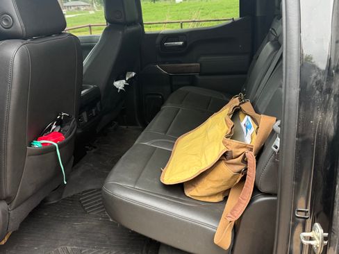 Used 2021 Chevrolet Silverado 1500 LT Trail Boss w/ LT Trail Boss Premium Package AWD/4WD image 7