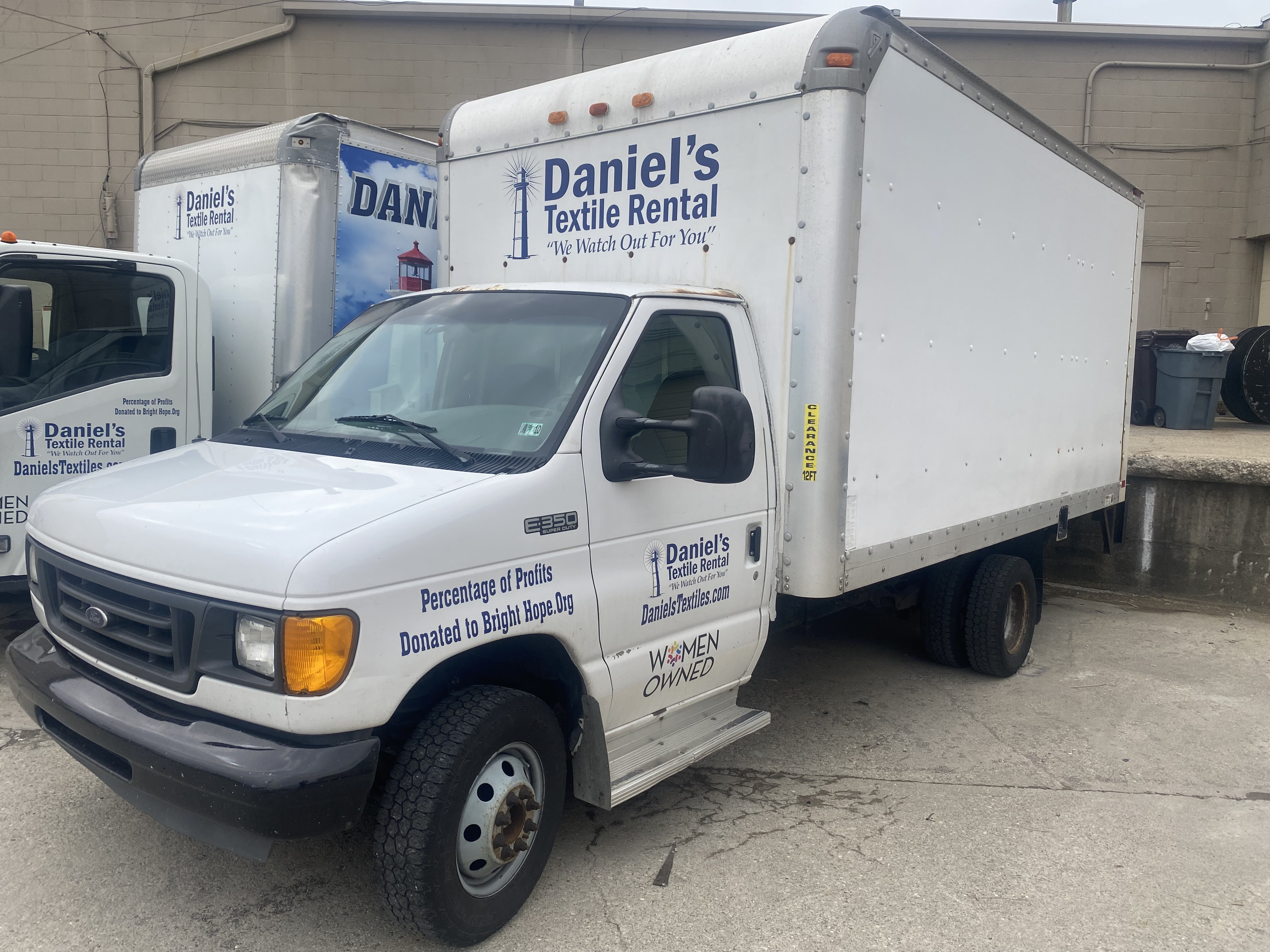 Used 2004 Ford E-350 and Econoline 350 Super Duty RWD image 6
