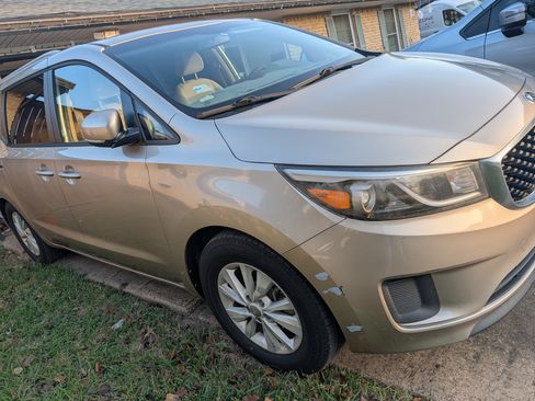 Used 2016 Kia Sedona LX w/ Option Group 020 image 1