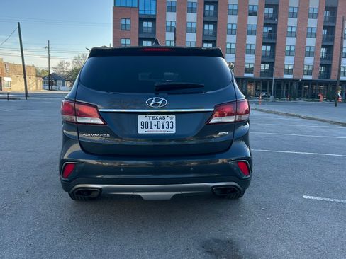 Used 2017 Hyundai Santa Fe SE Ultimate Sport Utility 4D image 5