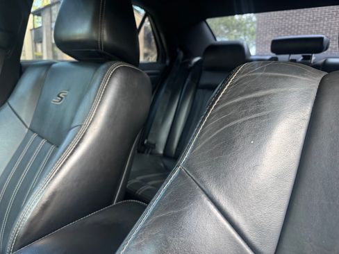 Used 2014 Chrysler 300 S AWD/4WD image 6