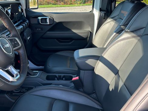 Used 2021 Jeep Wrangler Unlimited Rubicon w/ Xtreme Recon 35" Tire Package image 6