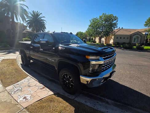 Used 2020 Chevrolet Silverado 2500 LTZ w/ LTZ Plus Package image 5