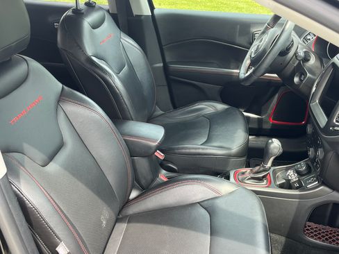 Used 2018 Jeep Compass Trailhawk w/ Leather Interior Group AWD/4WD image 9