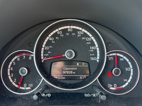 Used 2013 Volkswagen Beetle 2.5 FWD image 15