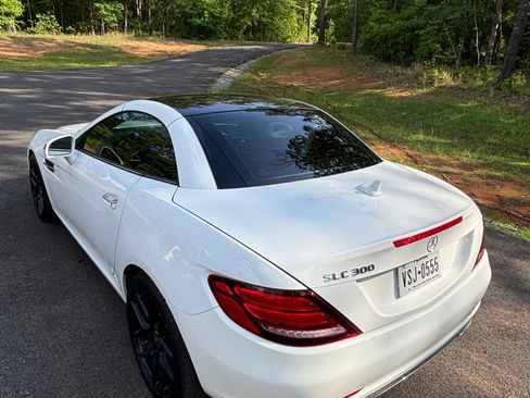 Used 2017 Mercedes-Benz SLC 300 image 26