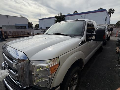 Used 2015 Ford F250 XLT w/ XLT Value Package image 2
