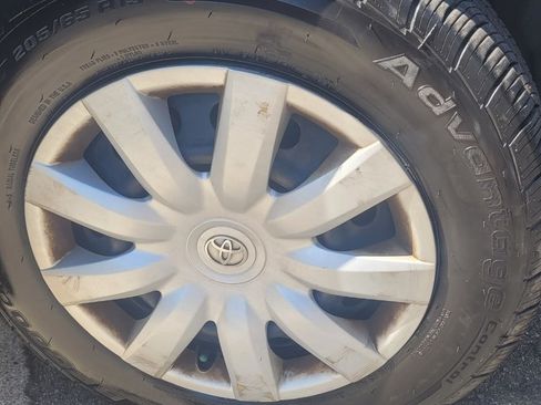 Used 2002 Toyota Camry LE FWD image 1