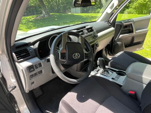 Used 2011 Toyota 4Runner Trail AWD/4WD image 11