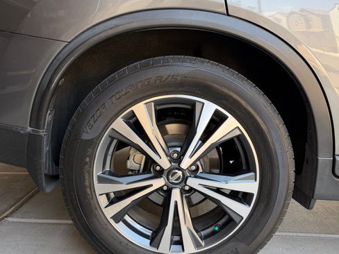 Used 2017 Nissan Rogue SL FWD image 4