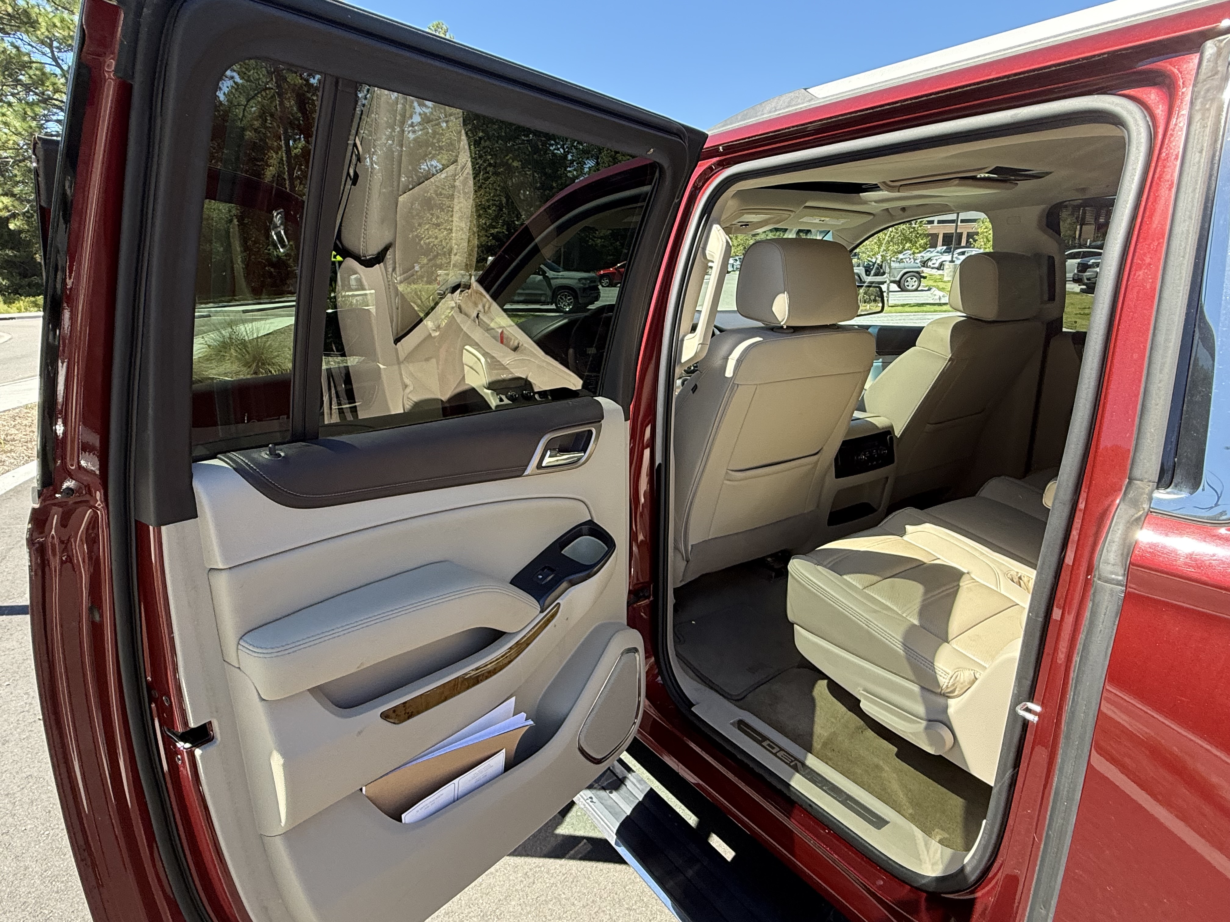 Used 2017 GMC Yukon XL Denali w/ Open Road Package AWD/4WD image 23