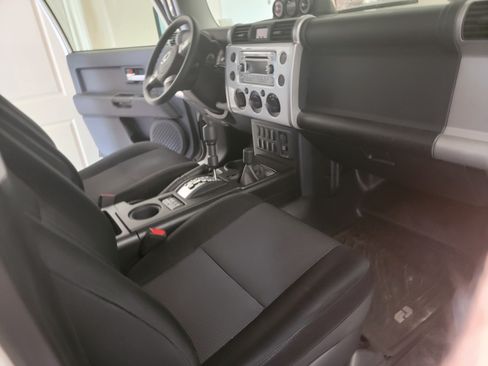 Used 2012 Toyota FJ Cruiser Sport Utility 2D image 9